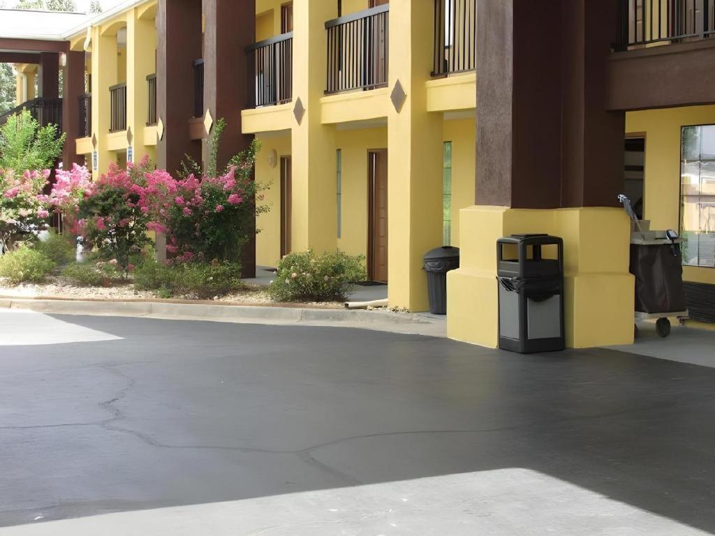 Days Inn & Suites By Wyndham Fort Valley Luaran gambar