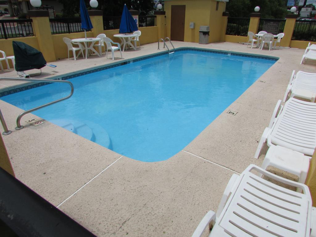 Days Inn & Suites By Wyndham Fort Valley Luaran gambar